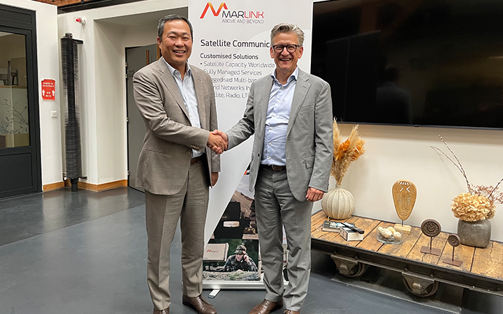 Eric Sung, President and CEO of Intellian, and Erik Ceuppens, CEO Marlink Group_shaking hands